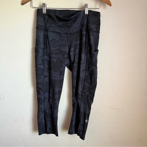Lululemon Blue Black Camouflage Leggings size 8 side pockets fast and free crop - Picture 3 of 6
